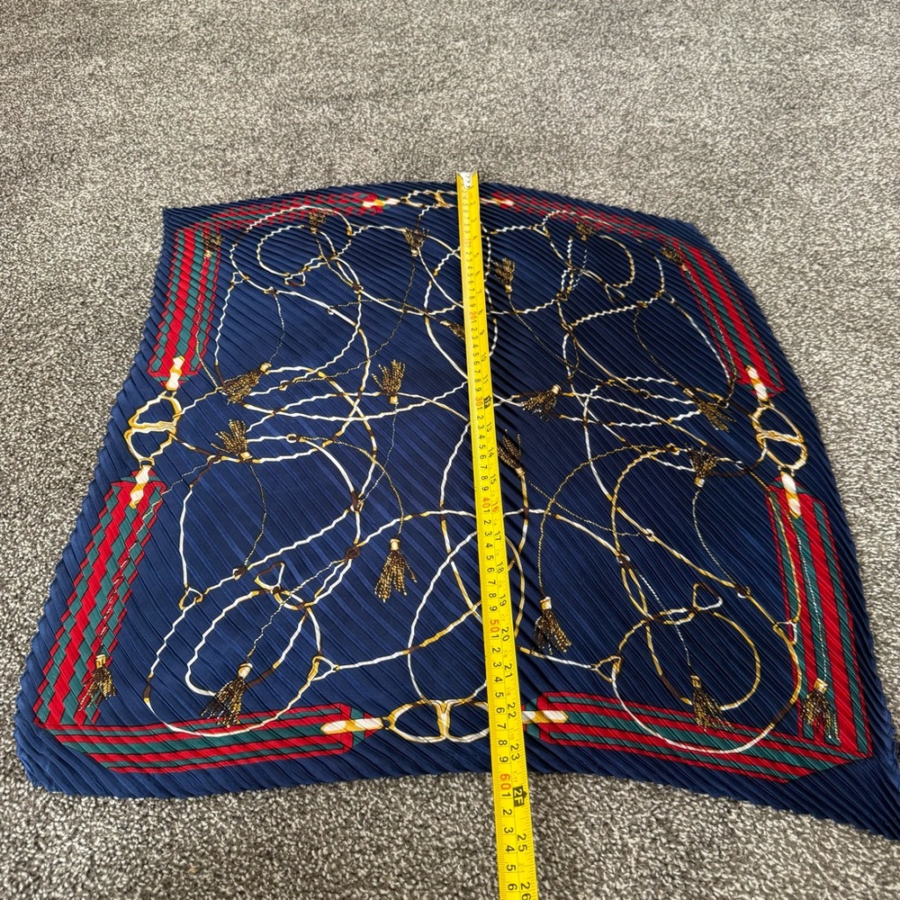 Scarf - Picture 2 of 4